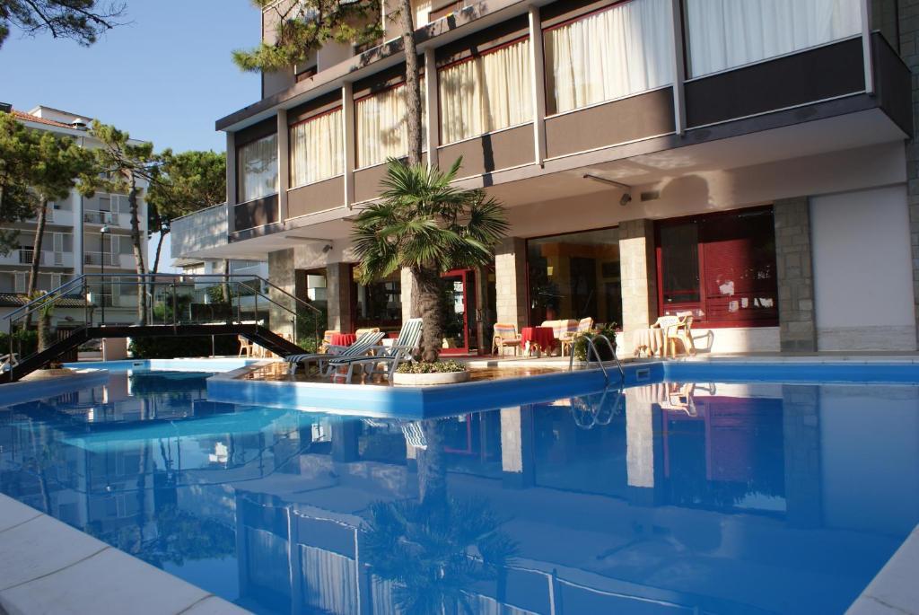 Hotel Corona Milano Marittima Esterno foto