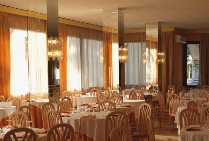 Hotel Corona Milano Marittima Esterno foto