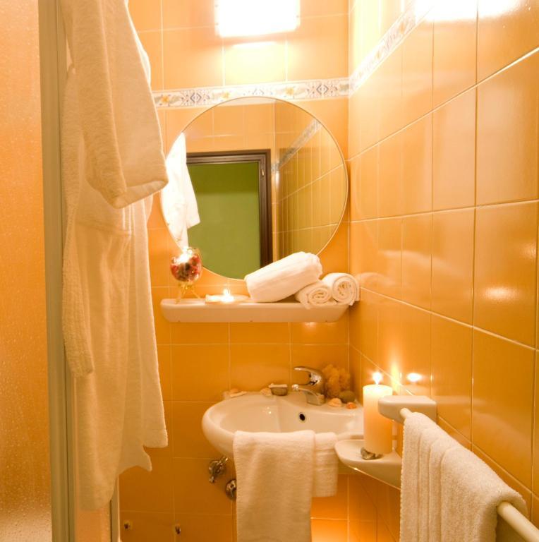 Hotel Corona Milano Marittima Camera foto